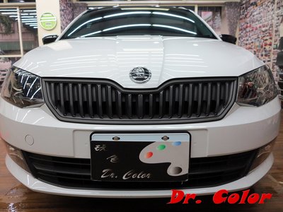Dr. Color 玩色專業汽車包膜 Skoda Fabia Combi 消光黑 / 高亮黑_水箱護罩