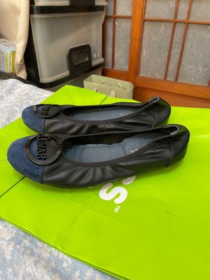 「 二手鞋 」 CUMAR 女版休閒鞋 7號（黑藍）131