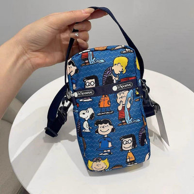 小Z代購#Lesportsac x snoopy 史努比 查理布朗 3505 手提側斜背包多用包 手機包 輕便 多夾層 輕量 防水