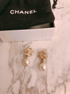 🔕他團已售正品✨香奈兒Chanel 雙C logo 垂吊式珍珠耳環