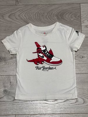 二手童裝 專櫃正品 兒童款 Jordan春夏短袖t恤 白色上衣 圓領上衣 Nike 喬丹Air Jordan 高筒 圖案設計風格t