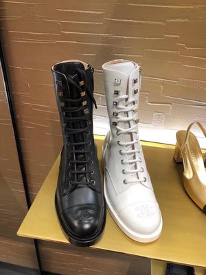 【BLACK A】精品Chanel 2019 Métiers d'Art 早秋高級手工坊系列埃及風 黑色、白色小牛皮／金色山羊皮 綁帶機車靴 短靴／中靴