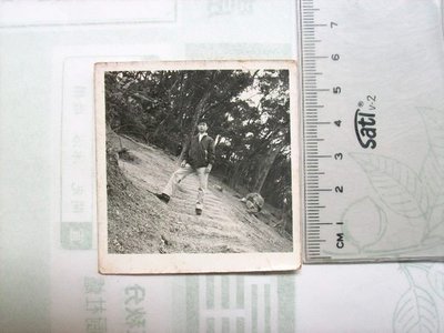 老照片~民國50年代遊覽於陽明山步道攝影照...如圖示