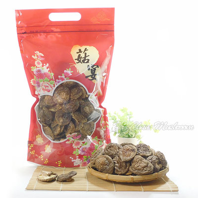-中小朵台灣段木香菇(300公克裝)- 又稱柴菇、木頭菇，南投仁愛鄉奧萬大產的椴木種植，產量少，肉身薄，味道香濃。