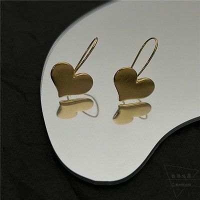 [香港名品]Celine 簡約時尚 心形愛心大膽設計耳環 耳釘 耳飾 兩色