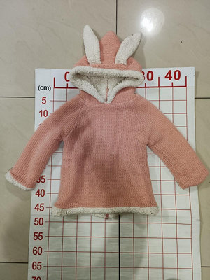 【二手衣櫃】幼童女童寶寶粉色立體兔耳連帽加厚加絨針織衫 冬季保暖羊羔毛衣 幼兒衣服 兔子造型針織毛衣 1121130