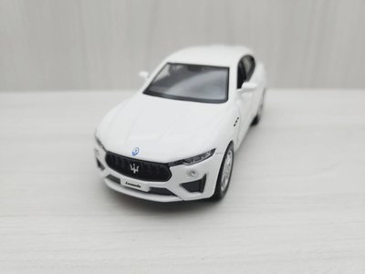全新盒裝~1:36~瑪莎拉蒂 LEVANTE GTS 合金模型玩具車 白色