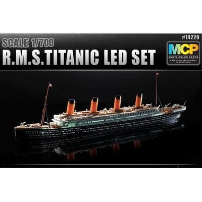 創億RC BA14220 1/700 R.M.S. Titanic + LED Set 鐵達尼號含LED燈組 (夜色版)