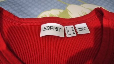 ESPRIT V領紅色T shirt （厚款）