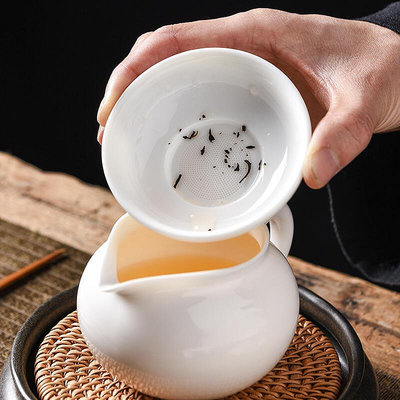 現貨：羊脂玉白瓷茶漏器一體陶瓷家用辦公高檔功夫茶具公道杯套裝過濾網