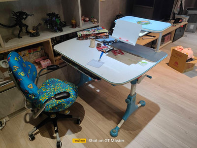 (現貨 面交) ARTSO 亞梭 兒童成長書桌 + 椅子 (不拆賣) 二手 功能正常