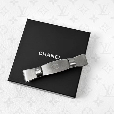 Chanel香奈兒銀色金屬髮夾，99新