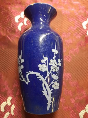 金欣古玩，台灣早期老件，中華陶瓷特殊件，藍鈾梅瓶拍賣～0686～