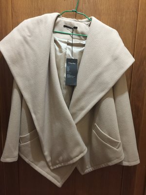 專櫃品牌Theme羊毛57%短大衣-淺卡其色(全新免運)