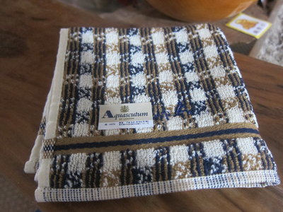 日本製 Aquascutum經典格紋LOGO刺繡 領巾 手帕 小方巾 1條價200元