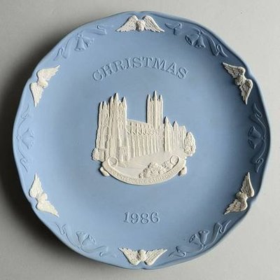 英國皇室精品 Wedgwood Jasper 碧玉 絕版藍底白浮雕經典系列年度盤 (送 1986 年次親友最佳的禮物) 