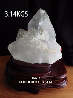 天然原礦骨幹水晶簇，白水晶柱，淨重约3.14公斤，贈底座～好運到水晶坊(A20_23)