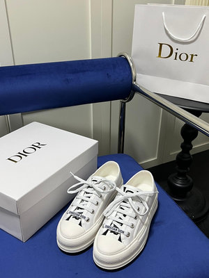 Dior 迪奧新品WALK'N'DIOR 厚底刺繡運動鞋 頂級這款 Walk'n'Dior 厚底運動鞋是一款NO11336