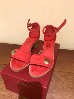 ［二手］S.Ferragamo紅色厚跟金釦涼鞋（7號）