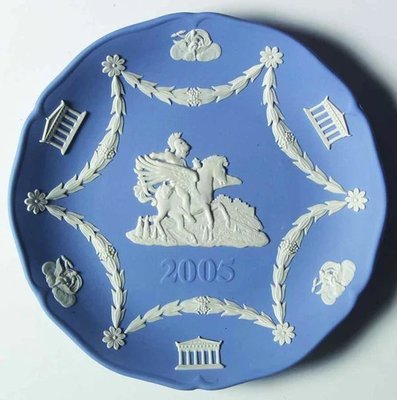 英國皇室精品 Wedgwood Jasper 碧玉 絕版藍底白浮雕經典系列年度盤 (送 2005 年次親友的最佳禮物)