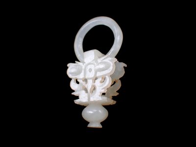 『保真』老玉市場-明清和闐白玉寶瓶活環鏤雕玉墜飾