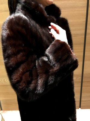 日本購入高級貂皮大衣，沒穿過幾次，一折結緣價出讓