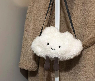 現貨jellycat歡樂云朵斜挎包cm全新正品 1000%正品保證如回復不及時直接拍下非偏遠都免運哦！ 不比，只售正品！ 默認透明防塵袋包