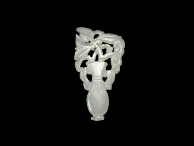 『保真』老玉市場-清代和闐一級白玉鏤雕花開富貴玉飾