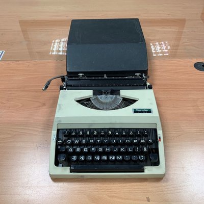 早期收藏 日本製Sander  MT-920型的英文打字機