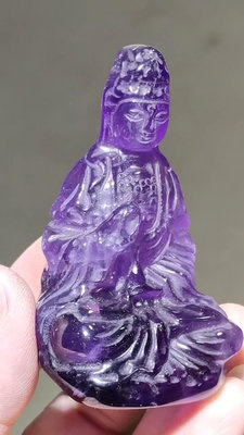 紫水晶觀音佛像一尊，包天然水晶雕刻，好品，高6.5厘米左右