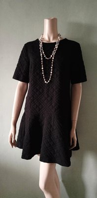 美國品牌 LOFT 黑色 立體菱格紋 荷葉裙襬 洋裝 S碼 版大小L可