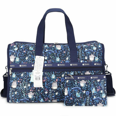 小Z代購#Lesportsac 可愛龍貓 藍色 7185 手提肩背斜背大款旅行包 附同款收納包 背面可插行李箱