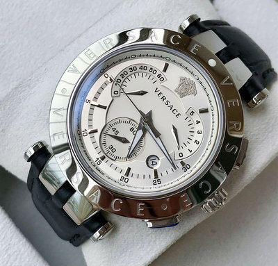 VERSACE V-Race 銀色款 白色面錶盤 黑色皮革錶帶 石英 三眼計時 男士手錶 23C99D002S009