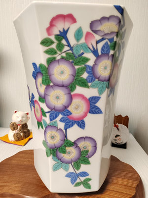 日本回流，香蘭社，香蘭東社手繪花大花瓶一個，工藝精湛 器形精