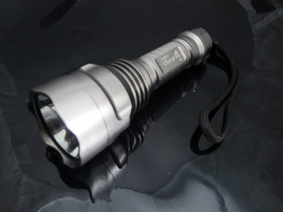 網拍最低特價回饋 白光 C8 強光手電筒 CREE Q5 5檔 防水充電 遠射 有鎗銀色 槍燈