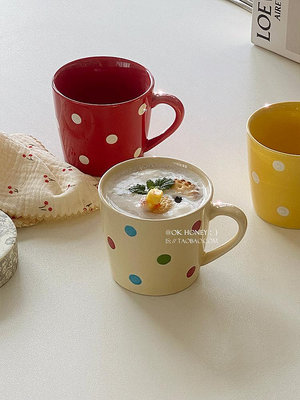 創意日式波點陶瓷馬克杯ins家用小巧牛奶杯帶柄水杯野餐便攜-水水時尚