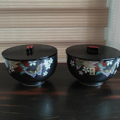日本名窯瓷有闐燒瑞陶款大蓋碗拉麵碗二個，也可當糖醋蒜罐。全新