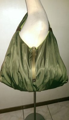 SALAD 草綠色亮面肩背包/超大容量包/輕巧包