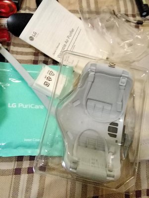 LG 空氣清淨機Wearable Air purifer Model: AP300AWFATT另合售手機UV消毒機.與口罩式電動空氣過濾機一起二機.使說明書斉全