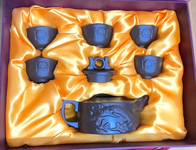 【尊貴典藏龍躍百年紫砂壼禮盒】 茶具組 1茶壼+5茶杯