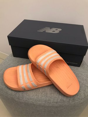 adidas 愛迪達兒童橘色防水拖鞋