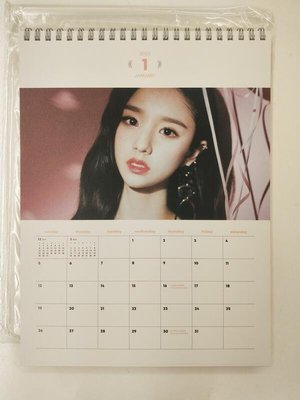 絕版本月少女 LOONA 2020 season greeting 官方年曆桌曆韓國進口版 & 姫振 HeeJin