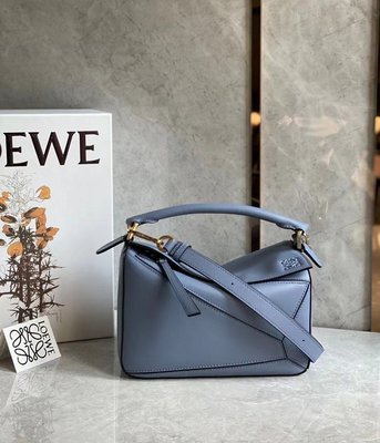 現貨熱銷-Loewe Puzzle 羅意威2021秋冬新色 立體幾何包手提包單肩斜挎包女包大西洋藍 *附購證