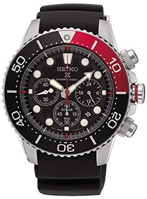 【金台鐘錶】SEIKO精工 光動能 DIVERS 三眼計時 膠帶 200米 潛水錶-黑紅配色 (SSC617P1)
