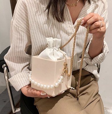 韓國 奢華風 方形水桶包 金色 銀色 珍珠 立體方形包 斜背包 名媛 手拿包 姐妹 閨蜜 鍊條包 鏈帶包 水桶包