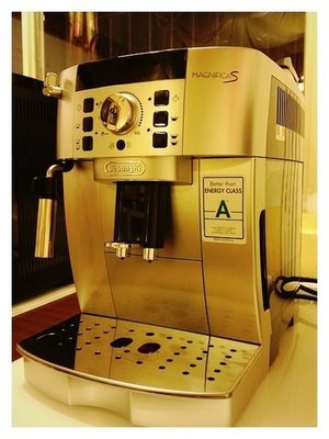 喜朵飲品專業批發~Delonghi ECAM 22.110.SB風雅型全自動咖啡機