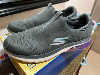 Skechers 運動鞋 女 慢跑鞋球鞋 灰色 出清 有些使用痕跡 不介意才購買 尺寸24 出清 狀況還不錯