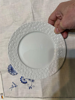 麥森 Meissen 來自雪球系列的元素  一級品 浮雕小花 17公分盤