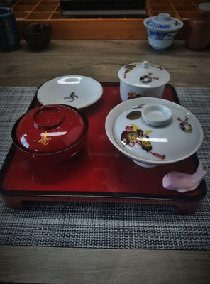 日本中古，有田燒蓋碗，一小高足茶臺，一蓋杯，一筷置，一盞托。