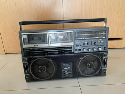 SHARP GF-818SB 早期古董收錄音機 日本製 品項良好～ 僅FM收音機功能正常，懷舊老物，臺幣隨時可賺，好物一只難尋～最後一張是尺寸參考用 歡迎詢問～